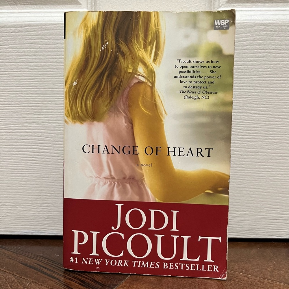✨ 2/$12✨ Change of Heart book by Jodi Picoult